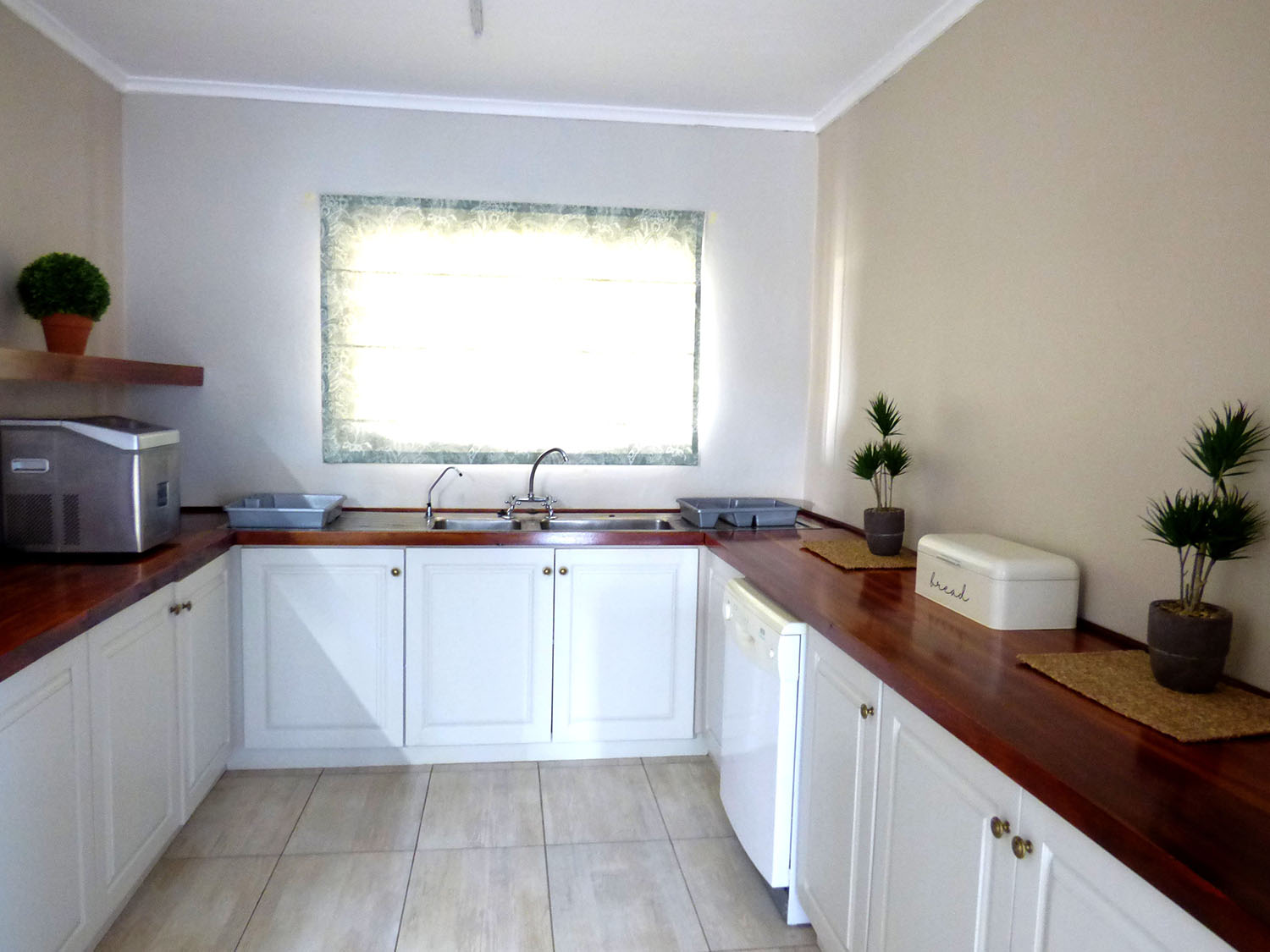 The Ranch House – African Safari Lodge